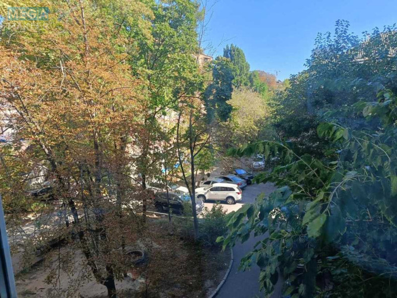 Продаж 2 кімнатної квартири (84/40/13), 3 пов. 9 пов. будинку, <a class="location-link" href="/kiev/" title="Недвижимость Київ">Київ</a>, <a class="location-link" href="/kiev/goloseevskij/" title="Недвижимость Голосіївський район">Голосіївський р-н</a>, Паньківська вул., 19 (изображение 9)