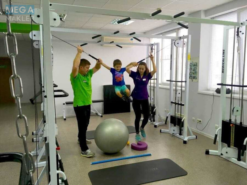 Продаж комерційної нерухомості, 182&nbsp;кв.м, под офис, <a class="location-link" href="/kiev/" title="Недвижимость Київ">Київ</a>, <a class="location-link" href="/kiev/darnickij/" title="Недвижимость Дарницький район">Дарницький р-н</a>, Александра Мишуги ул., 10 (изображение 4)