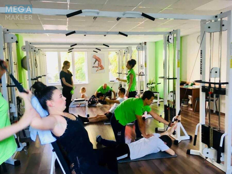 Продаж комерційної нерухомості, 182&nbsp;кв.м, под офис, <a class="location-link" href="/kiev/" title="Недвижимость Київ">Київ</a>, <a class="location-link" href="/kiev/darnickij/" title="Недвижимость Дарницький район">Дарницький р-н</a>, Александра Мишуги ул., 10 (изображение 5)