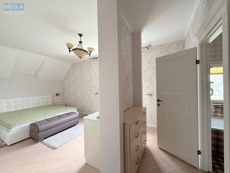 Продаж дома, 2&nbsp;поверху, 350&nbsp;кв.м, 7&nbsp;кімнат, ділянка 8&nbsp;соток, <a class="location-link" href="/kiev/" title="Недвижимость Київ">Київ</a>, <a class="location-link" href="/kiev/goloseevskij/" title="Недвижимость Голосіївський район">Голосіївський р-н</a>, Максима Рильського вул. (изображение 16)