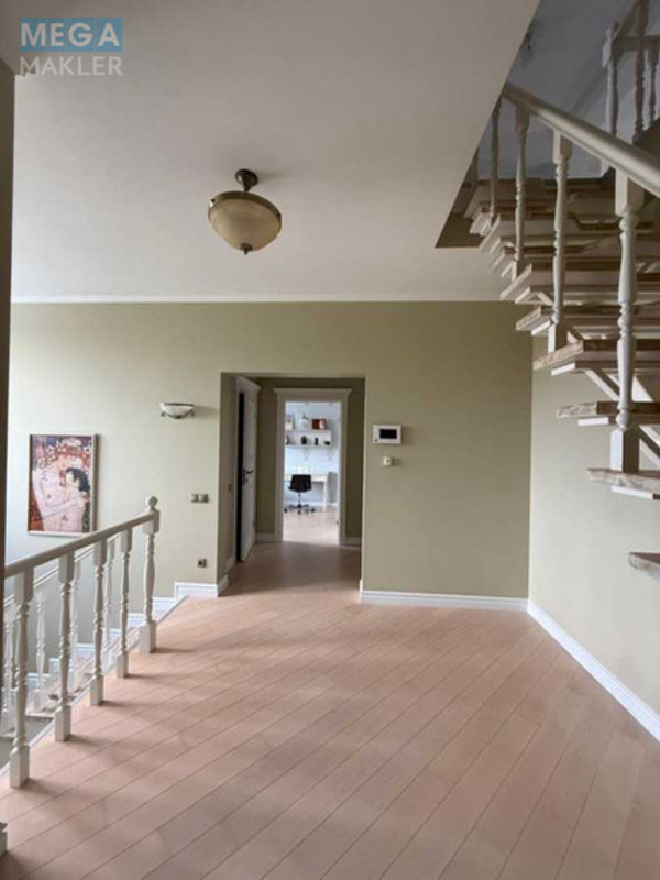 Продаж дома, 2&nbsp;поверху, 350&nbsp;кв.м, 7&nbsp;кімнат, ділянка 8&nbsp;соток, <a class="location-link" href="/kiev/" title="Недвижимость Київ">Київ</a>, <a class="location-link" href="/kiev/goloseevskij/" title="Недвижимость Голосіївський район">Голосіївський р-н</a>, Максима Рильського вул. (изображение 17)