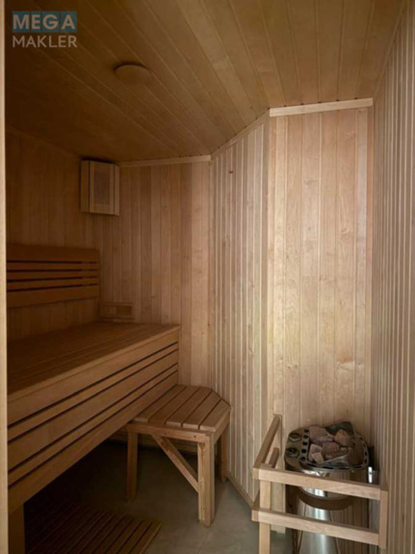 Продаж дома, 2&nbsp;поверху, 350&nbsp;кв.м, 7&nbsp;кімнат, ділянка 8&nbsp;соток, <a class="location-link" href="/kiev/" title="Недвижимость Київ">Київ</a>, <a class="location-link" href="/kiev/goloseevskij/" title="Недвижимость Голосіївський район">Голосіївський р-н</a>, Максима Рильського вул. (изображение 22)