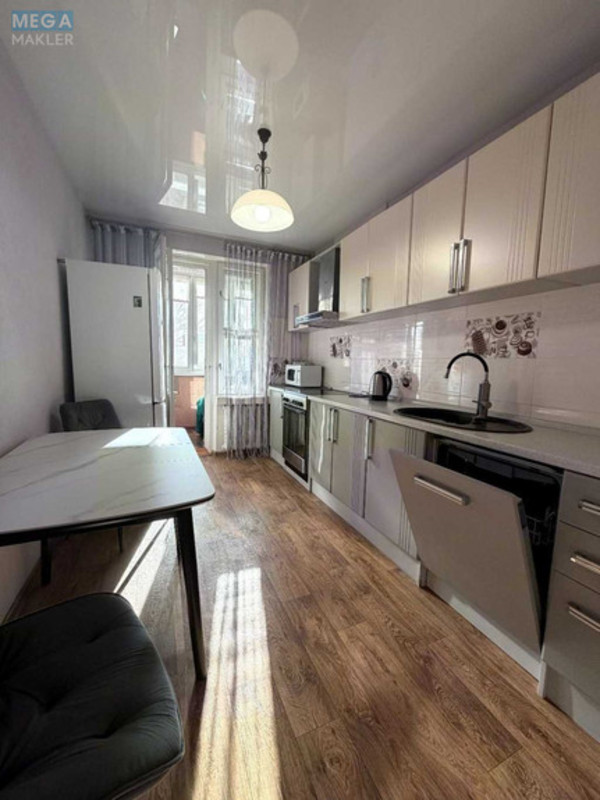 Оренда 2 кімнатної квартири, <a class="location-link" href="/kiev/" title="Недвижимость Київ">Київ</a>, <a class="location-link" href="/kiev/pecherskij/" title="Недвижимость Печерський район">Печерський р-н</a>, Старонаводницкая ул., 6 (изображение 3)