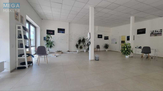 Оренда комерційної нерухомості, 93&nbsp;кв.м, под магазин, <a class="location-link" href="/kiev/" title="Недвижимость Київ">Київ</a>, <a class="location-link" href="/kiev/solomenskij/" title="Недвижимость Солом'янський район">Солом'янський р-н</a>, Повітрофлотський просп., 90 (изображение 3)