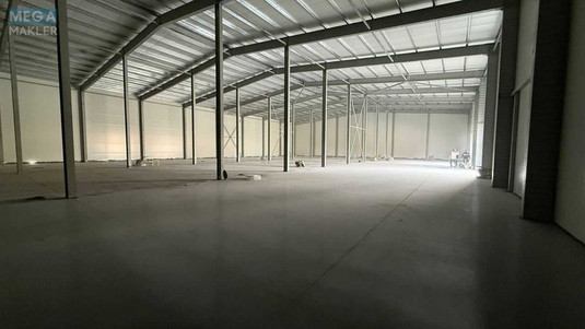 Оренда комерційної нерухомості, 2&nbsp;050&nbsp;кв.м, под склад, <a class="location-link" href="/kiev/" title="Недвижимость Київ">Київ</a>, <a class="location-link" href="/kiev/obolonskij/" title="Недвижимость Оболонський район">Оболонський р-н</a>, Куренівська вул., 1 (изображение 3)