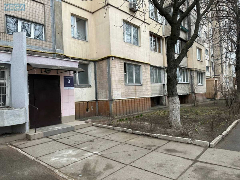 Продаж 3 кімнатної квартири (68/42/8), 1 пов. 9 пов. будинку, <a class="location-link" href="/kiev/" title="Недвижимость Київ">Київ</a>, <a class="location-link" href="/kiev/svyatoshinskij/" title="Недвижимость Святошинський район">Святошинський р-н</a>, Академіка Корольова просп., 4 (изображение 2)
