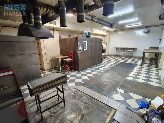 Оренда окремої будівлі/побудови, 155&nbsp;кв.м, <a class="location-link" href="/kiev/" title="Недвижимость Київ">Київ</a>, <a class="location-link" href="/kiev/podolskij/" title="Недвижимость Подільський район">Подільський р-н</a>, Свободи просп., 2в (изображение 7)