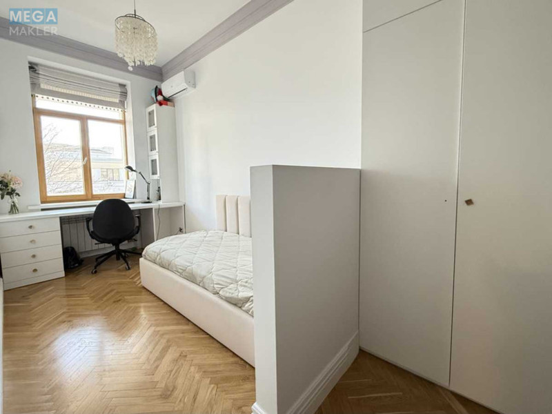 Продаж 3 кімнатної квартири (80/43/15), 4 пов. 5 пов. будинку, <a class="location-link" href="/kiev/" title="Недвижимость Київ">Київ</a>, <a class="location-link" href="/kiev/pecherskij/" title="Недвижимость Печерський район">Печерський р-н</a>, Академика Богомольца ул., 7/14 (изображение 7)