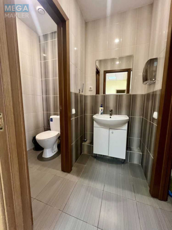 Оренда комерційної нерухомості, 83,40&nbsp;кв.м, под офис, <a class="location-link" href="/kiev/" title="Недвижимость Київ">Київ</a>, <a class="location-link" href="/kiev/podolskij/" title="Недвижимость Подільський район">Подільський р-н</a>, Нижний Вал ул., 15 (изображение 12)