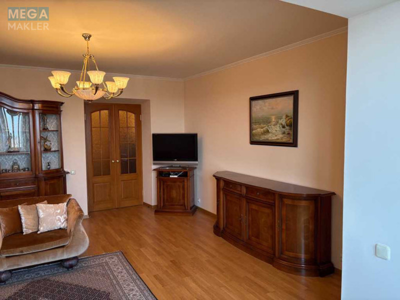 Оренда 2 кімнатної квартири, <a class="location-link" href="/kiev/" title="Недвижимость Київ">Київ</a>, <a class="location-link" href="/kiev/pecherskij/" title="Недвижимость Печерський район">Печерський р-н</a>, Старонаводницкая ул., 8а (изображение 3)