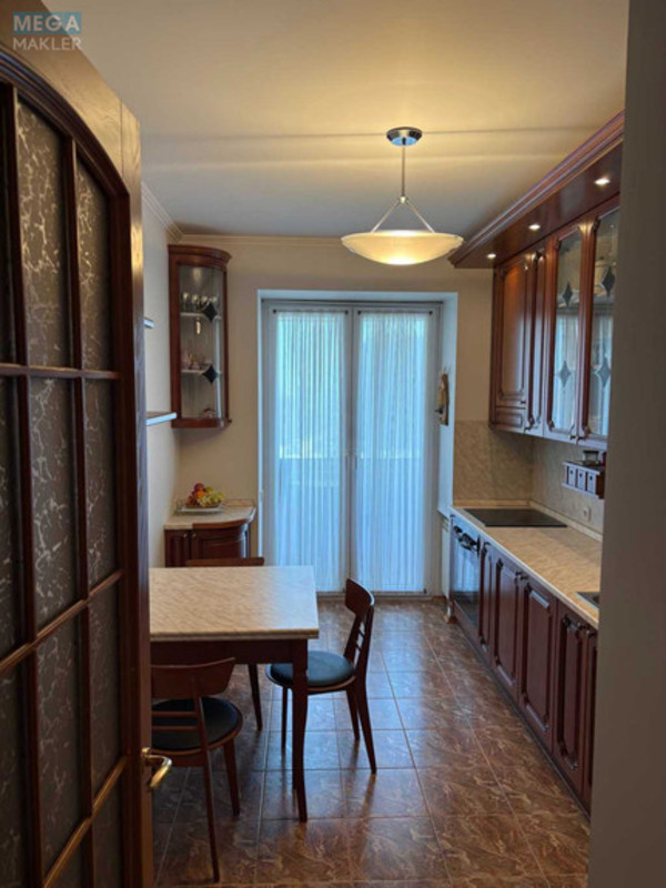 Оренда 2 кімнатної квартири, <a class="location-link" href="/kiev/" title="Недвижимость Київ">Київ</a>, <a class="location-link" href="/kiev/pecherskij/" title="Недвижимость Печерський район">Печерський р-н</a>, Старонаводницкая ул., 8а (изображение 16)