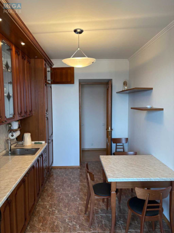 Оренда 2 кімнатної квартири, <a class="location-link" href="/kiev/" title="Недвижимость Київ">Київ</a>, <a class="location-link" href="/kiev/pecherskij/" title="Недвижимость Печерський район">Печерський р-н</a>, Старонаводницкая ул., 8а (изображение 18)