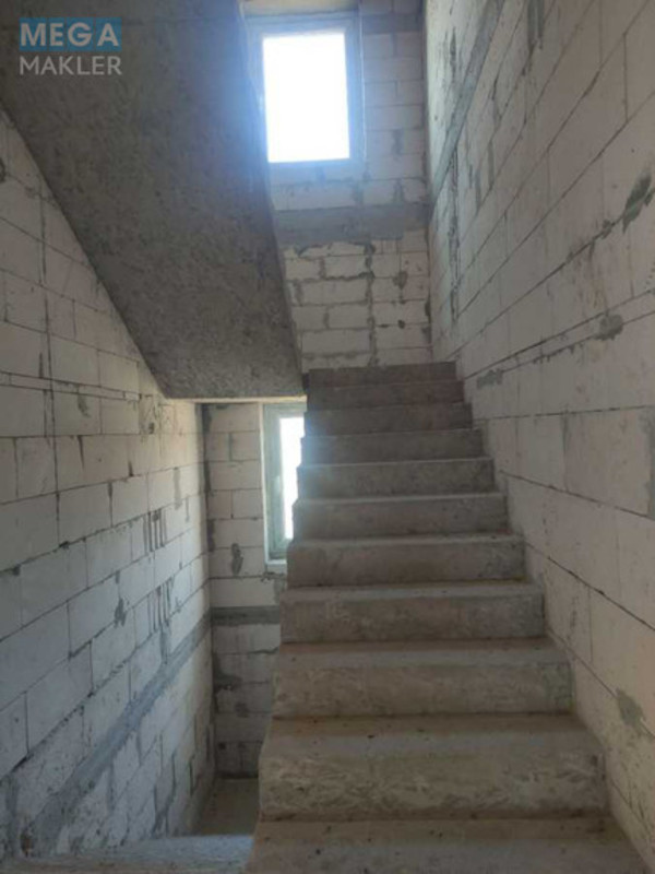 Продаж дома, 3&nbsp;поверху, 350&nbsp;кв.м, 5&nbsp;кімнат, ділянка 18&nbsp;соток, <a class="location-link" href="/pogreby-selo-kv-brovarskij-rajon/" title="Недвижимость Погреби">Погреби</a>, Гайова (изображение 10)