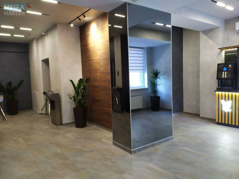 Оренда комерційної нерухомості, 214&nbsp;кв.м, под офис, <a class="location-link" href="/kiev/" title="Недвижимость Київ">Київ</a>, <a class="location-link" href="/kiev/dneprovskij/" title="Недвижимость Дніпровський район">Дніпровський р-н</a>, Уинстона Черчилля ул., 1 (изображение 5)