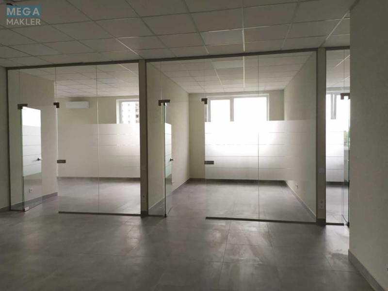 Оренда комерційної нерухомості, 214&nbsp;кв.м, под офис, <a class="location-link" href="/kiev/" title="Недвижимость Київ">Київ</a>, <a class="location-link" href="/kiev/dneprovskij/" title="Недвижимость Дніпровський район">Дніпровський р-н</a>, Уинстона Черчилля ул., 1 (изображение 6)