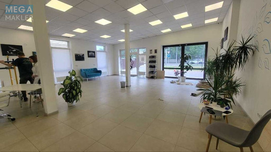 Оренда комерційної нерухомості, 93&nbsp;кв.м, под магазин, <a class="location-link" href="/kiev/" title="Недвижимость Київ">Київ</a>, <a class="location-link" href="/kiev/solomenskij/" title="Недвижимость Солом'янський район">Солом'янський р-н</a>, Повітрофлотський просп., 90 (изображение 2)