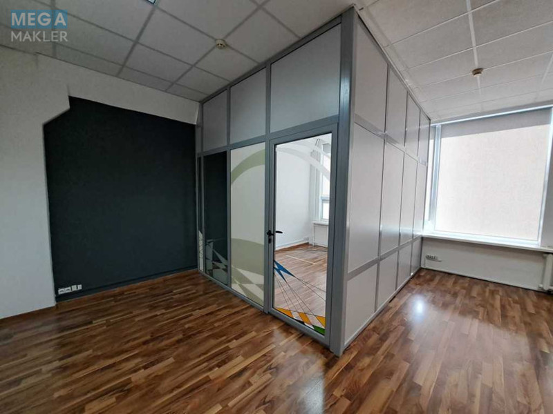 Оренда комерційної нерухомості, 35&nbsp;кв.м, под офис, <a class="location-link" href="/kiev/" title="Недвижимость Київ">Київ</a>, <a class="location-link" href="/kiev/dneprovskij/" title="Недвижимость Дніпровський район">Дніпровський р-н</a>, Евгения Сверстюка ул., 11Б (изображение 2)