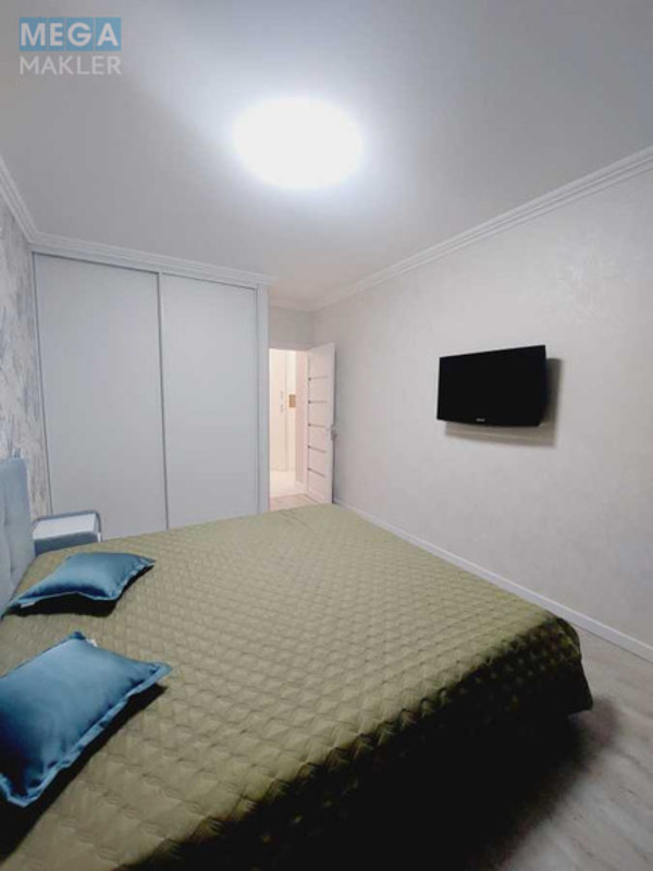 Продаж 3 кімнатної квартири (84/49/13), 3 пов. 8 пов. будинку, <a class="location-link" href="/kiev/" title="Недвижимость Київ">Київ</a>, <a class="location-link" href="/kiev/goloseevskij/" title="Недвижимость Голосіївський район">Голосіївський р-н</a>, Тадея Рыльского бульв., 1 (изображение 6)