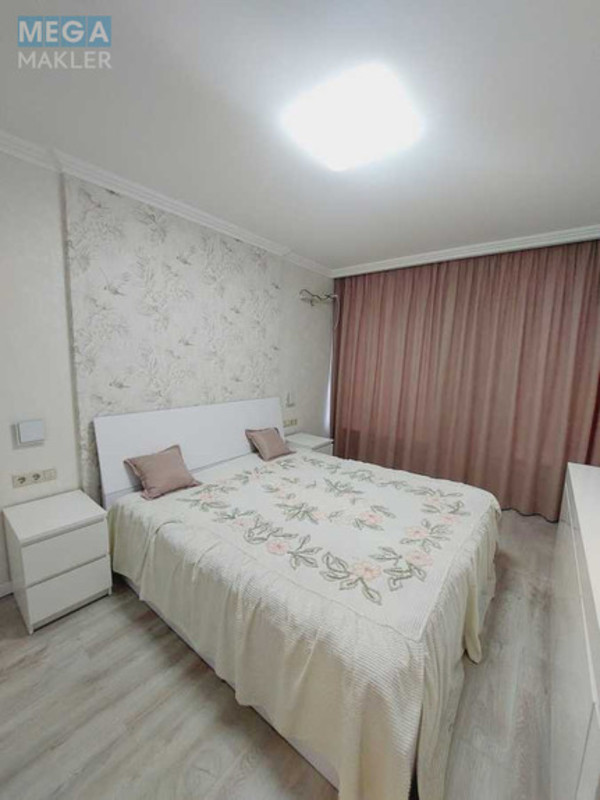 Продаж 3 кімнатної квартири (84/49/13), 3 пов. 8 пов. будинку, <a class="location-link" href="/kiev/" title="Недвижимость Київ">Київ</a>, <a class="location-link" href="/kiev/goloseevskij/" title="Недвижимость Голосіївський район">Голосіївський р-н</a>, Тадея Рыльского бульв., 1 (изображение 7)