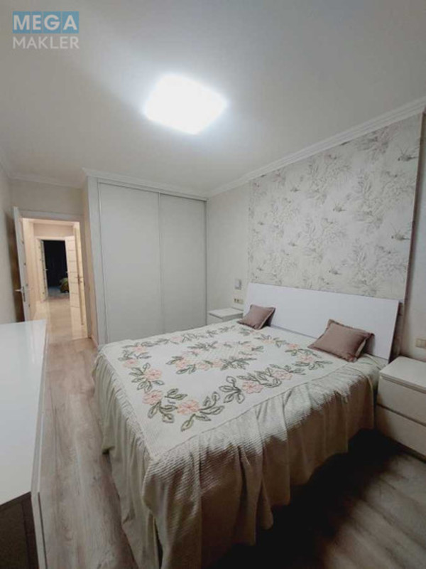 Продаж 3 кімнатної квартири (84/49/13), 3 пов. 8 пов. будинку, <a class="location-link" href="/kiev/" title="Недвижимость Київ">Київ</a>, <a class="location-link" href="/kiev/goloseevskij/" title="Недвижимость Голосіївський район">Голосіївський р-н</a>, Тадея Рыльского бульв., 1 (изображение 8)