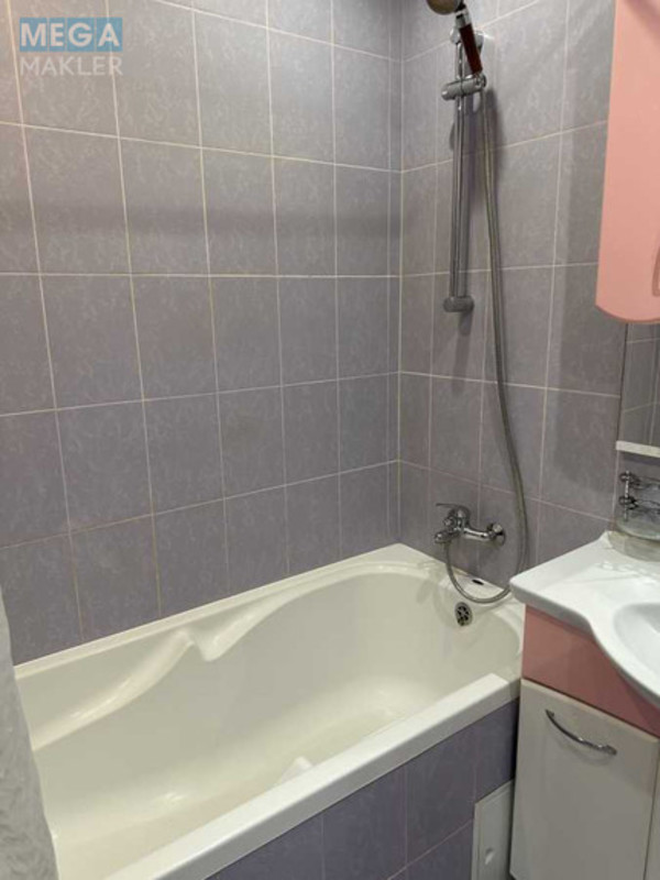 Продаж 3 кімнатної квартири (92/45/14), 3 пов. 16 пов. будинку, <a class="location-link" href="/kiev/" title="Недвижимость Київ">Київ</a>, <a class="location-link" href="/kiev/goloseevskij/" title="Недвижимость Голосіївський район">Голосіївський р-н</a>, Науки просп., 54б (изображение 11)