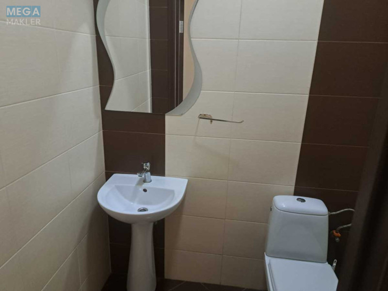 Оренда комерційної нерухомості, 253&nbsp;кв.м, под офис, <a class="location-link" href="/kiev/" title="Недвижимость Київ">Київ</a>, <a class="location-link" href="/kiev/pecherskij/" title="Недвижимость Печерський район">Печерський р-н</a>, Патріса Лумумби вул., 4/6 (изображение 11)