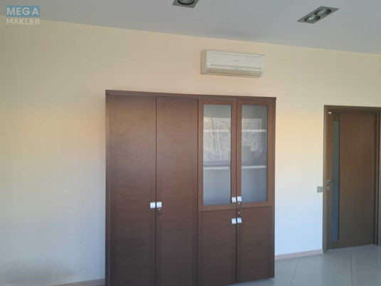 Оренда комерційної нерухомості, 253&nbsp;кв.м, под офис, <a class="location-link" href="/kiev/" title="Недвижимость Київ">Київ</a>, <a class="location-link" href="/kiev/pecherskij/" title="Недвижимость Печерський район">Печерський р-н</a>, Патріса Лумумби вул., 4/6 (изображение 16)