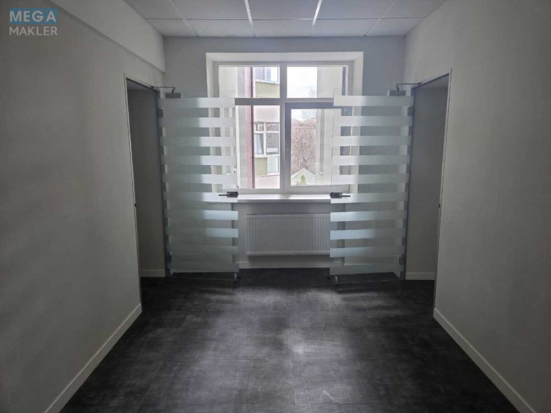 Оренда комерційної нерухомості, 265&nbsp;кв.м, под офис, <a class="location-link" href="/kiev/" title="Недвижимость Київ">Київ</a>, <a class="location-link" href="/kiev/pecherskij/" title="Недвижимость Печерський район">Печерський р-н</a>, Лейпцизька вул., 3-А (изображение 3)