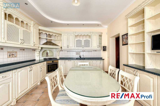 Продаж дома, 2&nbsp;поверху, 450&nbsp;кв.м, 7&nbsp;кімнат, ділянка 13&nbsp;соток, <a class="location-link" href="/glevaha/" title="Недвижимость Глеваха">Глеваха</a>, Освіти (изображение 8)