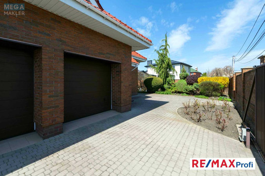 Продаж дома, 2&nbsp;поверху, 260&nbsp;кв.м, 5&nbsp;кімнат, ділянка 12&nbsp;соток, <a class="location-link" href="/hotov/" title="Недвижимость Хотів">Хотів</a>, Олександра Невского (изображение 4)