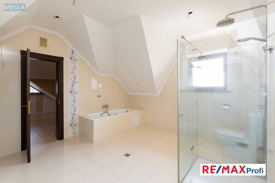 Продаж дома, 2&nbsp;поверху, 260&nbsp;кв.м, 5&nbsp;кімнат, ділянка 12&nbsp;соток, <a class="location-link" href="/hotov/" title="Недвижимость Хотів">Хотів</a>, Олександра Невского (изображение 19)