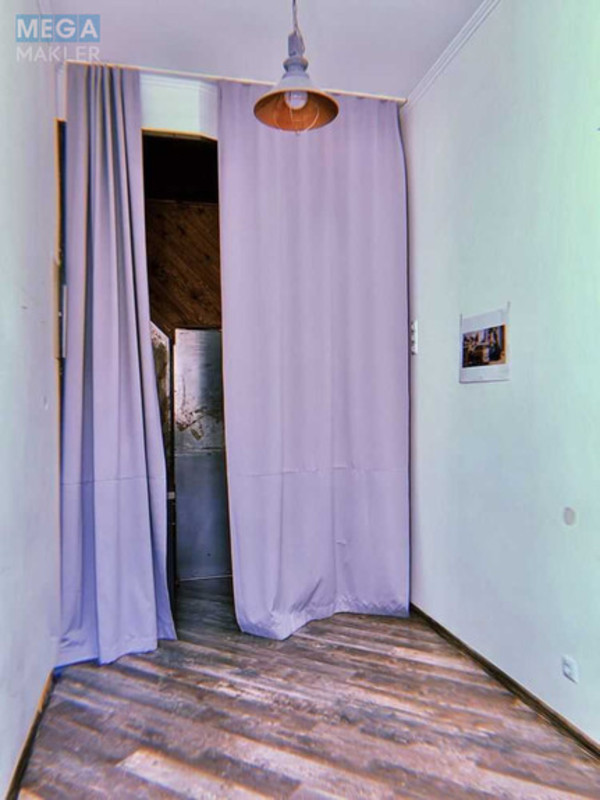 Продаж комерційної нерухомості, 14,70&nbsp;кв.м, под офис, <a class="location-link" href="/kiev/" title="Недвижимость Київ">Київ</a>, <a class="location-link" href="/kiev/pecherskij/" title="Недвижимость Печерський район">Печерський р-н</a>, Лютеранская ул., 17 (изображение 2)