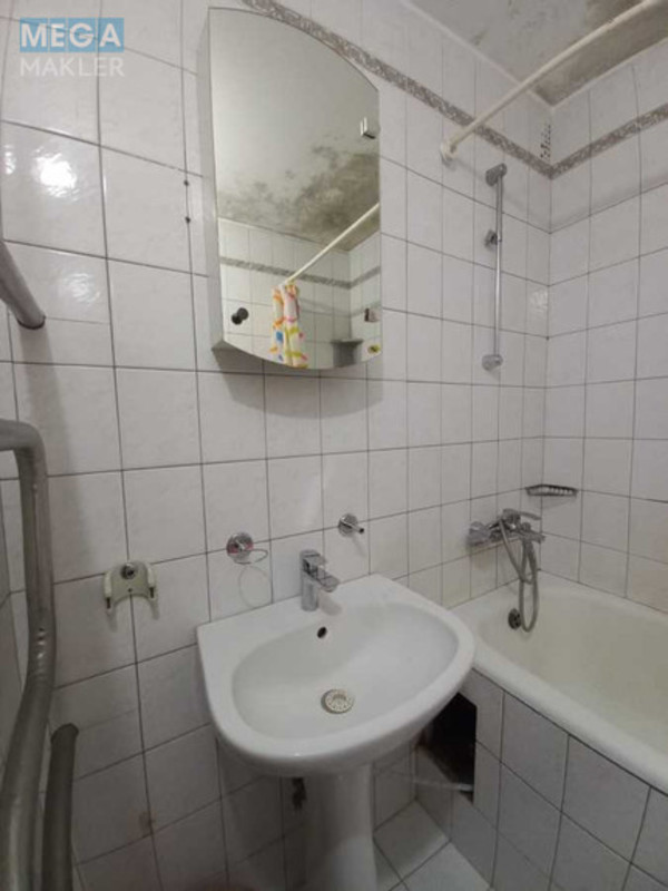 Оренда кімнати (підселення), <a class="location-link" href="/kiev/" title="Недвижимость Київ">Київ</a>, <a class="location-link" href="/kiev/darnickij/" title="Недвижимость Дарницький район">Дарницький р-н</a>, Анни Ахматової вул., 19 (изображение 3)