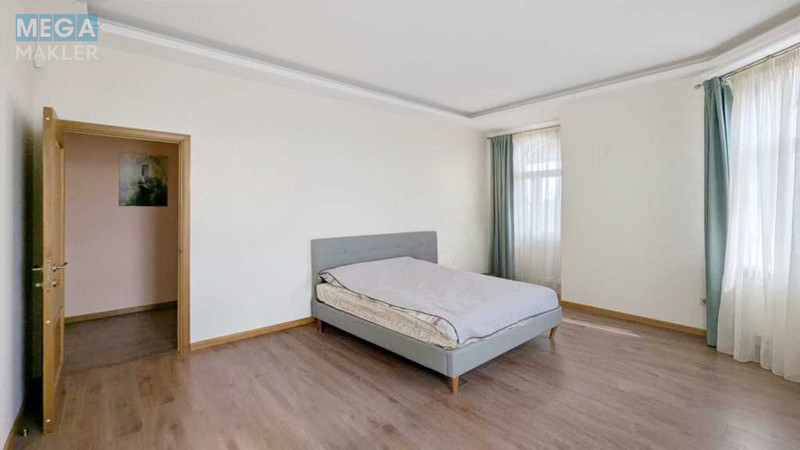 Продаж дома, 2&nbsp;поверху, 390&nbsp;кв.м, 5&nbsp;кімнат, ділянка 32&nbsp;сотки, <a class="location-link" href="/lyubimovka-selo-kv-kievo-svyatoshinskij-rajon/" title="Недвижимость Любимівка">Любимівка</a>, Лісна (изображение 9)