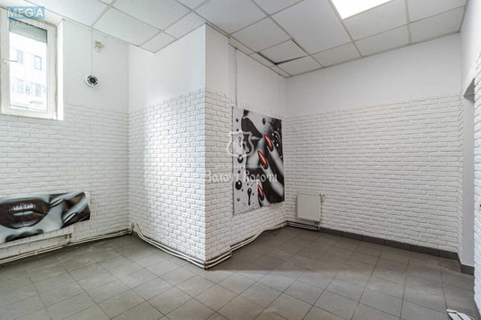 Продаж комерційної нерухомості, 64,10&nbsp;кв.м, под офис, <a class="location-link" href="/kiev/" title="Недвижимость Київ">Київ</a>, <a class="location-link" href="/kiev/svyatoshinskij/" title="Недвижимость Святошинський район">Святошинський р-н</a>, Берестейський просп., 131 (изображение 3)