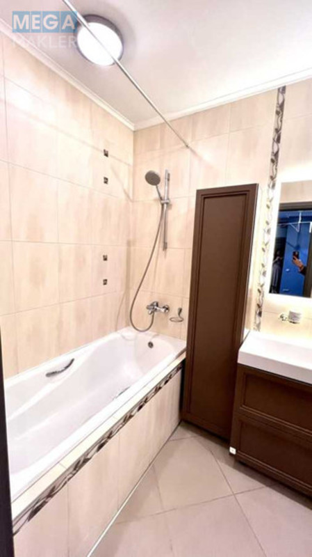 Оренда 3 кімнатної квартири, <a class="location-link" href="/kiev/" title="Недвижимость Київ">Київ</a>, <a class="location-link" href="/kiev/goloseevskij/" title="Недвижимость Голосіївський район">Голосіївський р-н</a>, Паньковская ул., 27 (изображение 10)