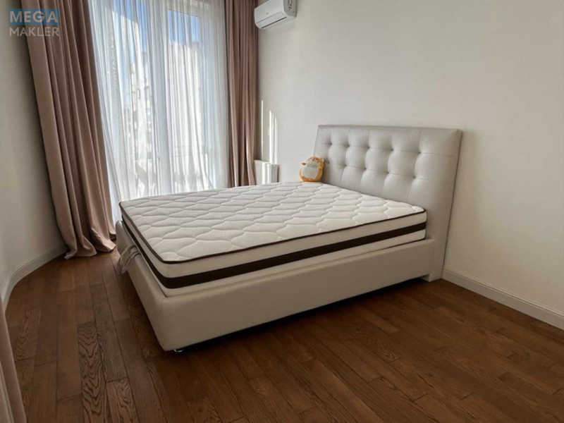 Продаж 3 кімнатної квартири (101/66/10,8), 7 пов. 18 пов. будинку, <a class="location-link" href="/kiev/" title="Недвижимость Київ">Київ</a>, <a class="location-link" href="/kiev/shevchenkovskij/" title="Недвижимость Шевченківський район">Шевченківський р-н</a>, Кирило-Мефодіївська вул., 2 (изображение 2)