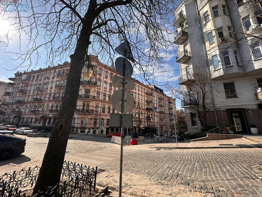 Оренда комерційної нерухомості, 400&nbsp;кв.м, под офис, <a class="location-link" href="/kiev/" title="Недвижимость Київ">Київ</a>, <a class="location-link" href="/kiev/pecherskij/" title="Недвижимость Печерський район">Печерський р-н</a>, Ольгинська вул., 2/1 (изображение 2)