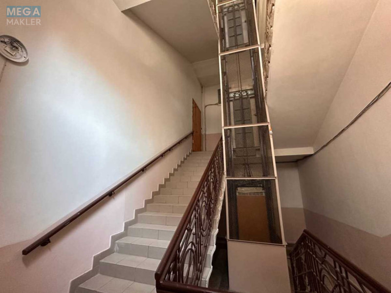 Оренда комерційної нерухомості, 400&nbsp;кв.м, под офис, <a class="location-link" href="/kiev/" title="Недвижимость Київ">Київ</a>, <a class="location-link" href="/kiev/pecherskij/" title="Недвижимость Печерський район">Печерський р-н</a>, Ольгинська вул., 2/1 (изображение 4)