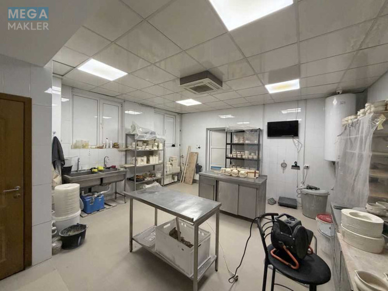 Продаж комерційної нерухомості, 74&nbsp;кв.м, под офис, <a class="location-link" href="/kiev/" title="Недвижимость Київ">Київ</a>, <a class="location-link" href="/kiev/shevchenkovskij/" title="Недвижимость Шевченківський район">Шевченківський р-н</a>, Глубочицкая ул., 40 (изображение 2)