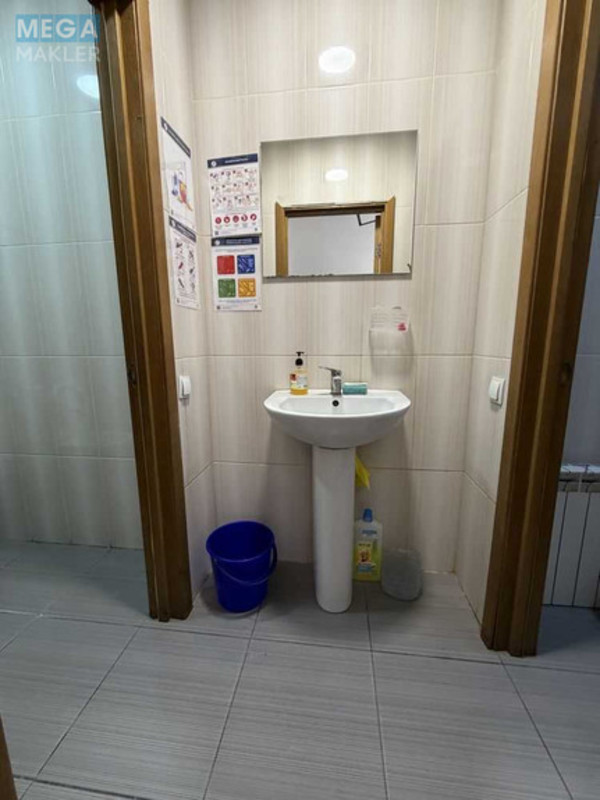 Продаж комерційної нерухомості, 74&nbsp;кв.м, под офис, <a class="location-link" href="/kiev/" title="Недвижимость Київ">Київ</a>, <a class="location-link" href="/kiev/shevchenkovskij/" title="Недвижимость Шевченківський район">Шевченківський р-н</a>, Глубочицкая ул., 40 (изображение 9)