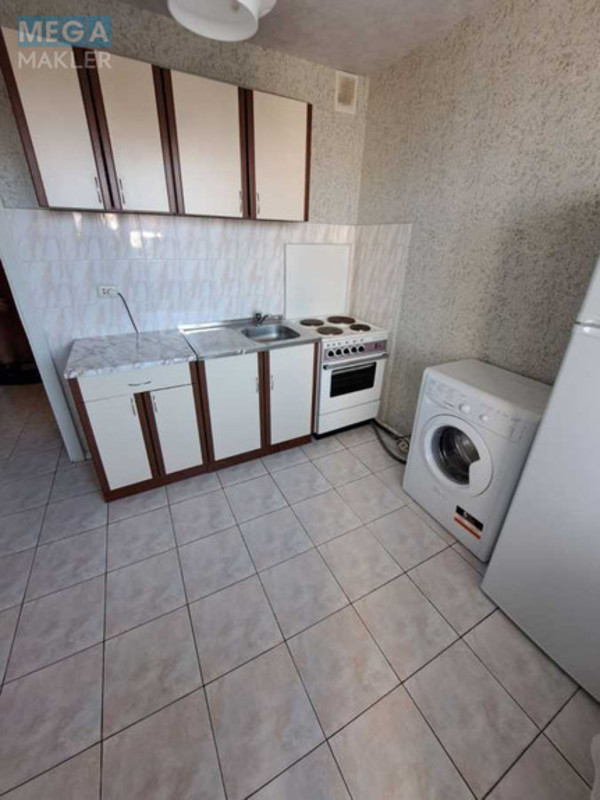 Оренда 1 кімнатної квартири, <a class="location-link" href="/kiev/" title="Недвижимость Київ">Київ</a>, <a class="location-link" href="/kiev/goloseevskij/" title="Недвижимость Голосіївський район">Голосіївський р-н</a>, Голосіївський просп., 11 (изображение 2)