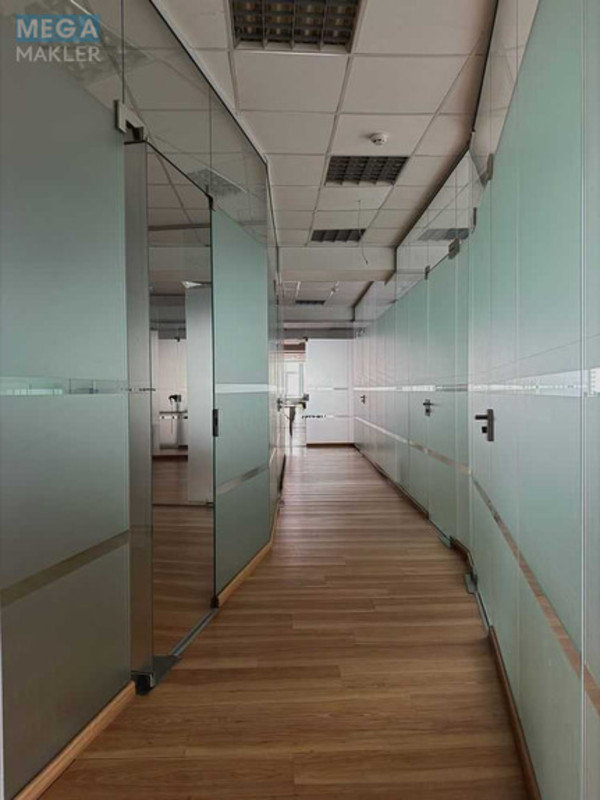 Оренда комерційної нерухомості, 350&nbsp;кв.м, под офис, <a class="location-link" href="/kiev/" title="Недвижимость Київ">Київ</a>, <a class="location-link" href="/kiev/pecherskij/" title="Недвижимость Печерський район">Печерський р-н</a>, Евгения Коновальца ул., 36Д (изображение 2)