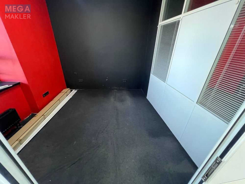 Оренда комерційної нерухомості, 150&nbsp;кв.м, под магазин, <a class="location-link" href="/kiev/" title="Недвижимость Київ">Київ</a>, <a class="location-link" href="/kiev/pecherskij/" title="Недвижимость Печерський район">Печерський р-н</a>, Евгения Коновальца ул., 36Д (изображение 9)