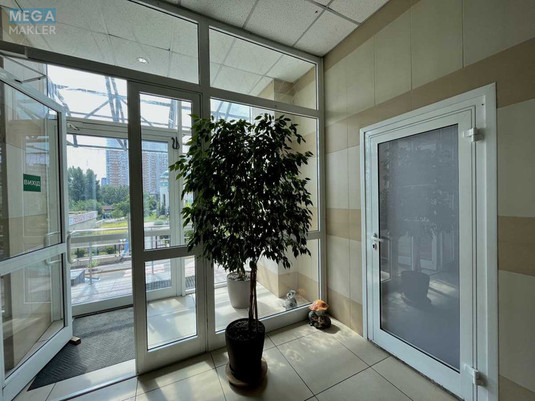 Оренда комерційної нерухомості, 10&nbsp;кв.м, <a class="location-link" href="/kiev/" title="Недвижимость Київ">Київ</a>, <a class="location-link" href="/kiev/dneprovskij/" title="Недвижимость Дніпровський район">Дніпровський р-н</a>, Юрия Шумского ул., 1Б (изображение 4)