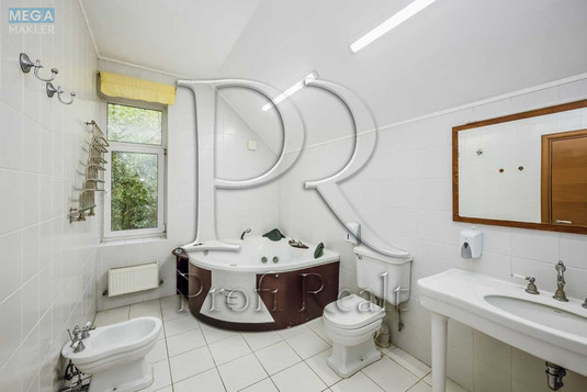 Продаж дома, 3&nbsp;поверху, 568&nbsp;кв.м, 6&nbsp;кімнат, ділянка 10&nbsp;соток, <a class="location-link" href="/kiev/" title="Недвижимость Київ">Київ</a>, <a class="location-link" href="/kiev/goloseevskij/" title="Недвижимость Голосеевский район">Голосеевский р-н</a>, Нечуя-Левицького вул. (изображение 16)