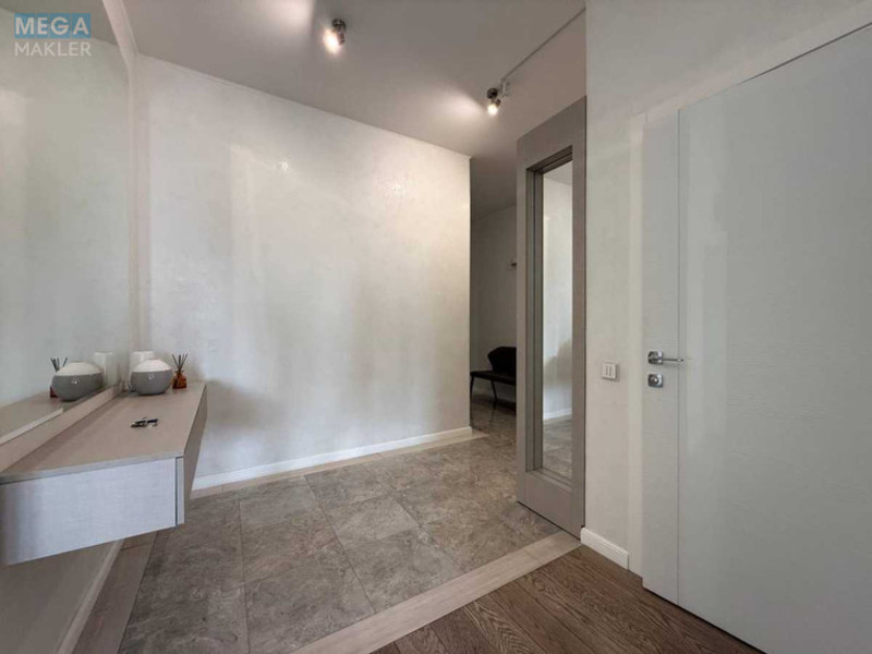 Оренда 4 кімнатні квартири, <a class="location-link" href="/kiev/" title="Недвижимость Київ">Київ</a>, <a class="location-link" href="/kiev/pecherskij/" title="Недвижимость Печерський район">Печерський р-н</a>, Драгомирова вул., 9 (изображение 11)