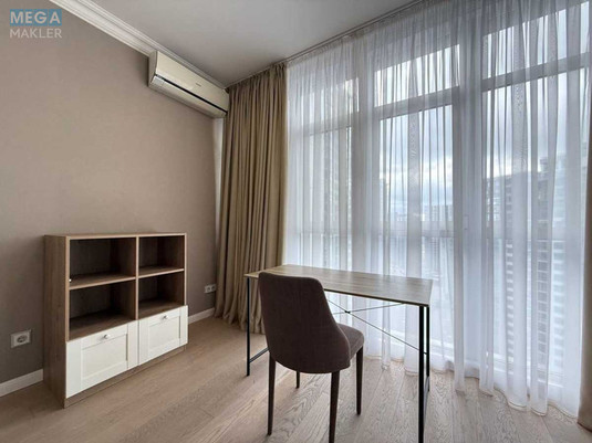 Оренда 4 кімнатні квартири, <a class="location-link" href="/kiev/" title="Недвижимость Київ">Київ</a>, <a class="location-link" href="/kiev/pecherskij/" title="Недвижимость Печерський район">Печерський р-н</a>, Драгомирова вул., 9 (изображение 18)