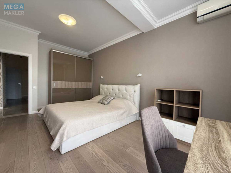 Оренда 4 кімнатні квартири, <a class="location-link" href="/kiev/" title="Недвижимость Київ">Київ</a>, <a class="location-link" href="/kiev/pecherskij/" title="Недвижимость Печерський район">Печерський р-н</a>, Драгомирова вул., 9 (изображение 19)