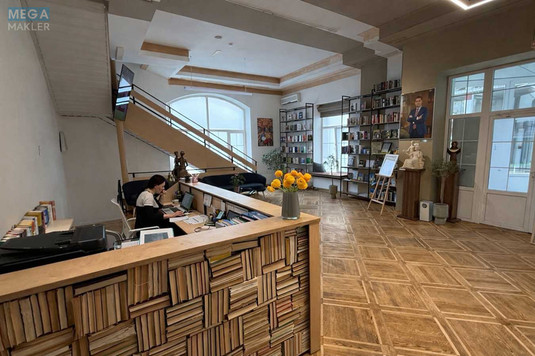 Оренда окремої будівлі/побудови, 850&nbsp;кв.м, <a class="location-link" href="/kiev/" title="Недвижимость Київ">Київ</a>, <a class="location-link" href="/kiev/pecherskij/" title="Недвижимость Печерський район">Печерський р-н</a>, Старонаводницька вул., 4в (изображение 2)
